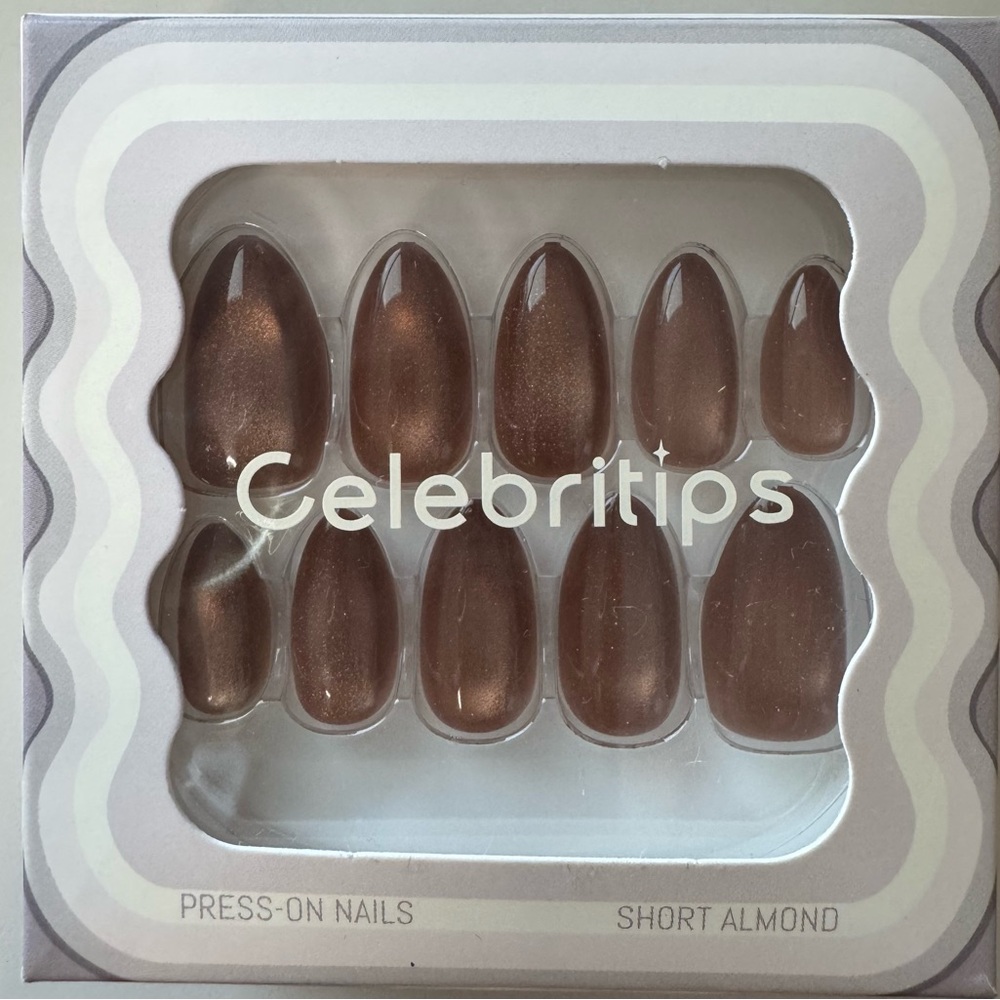 Celebritips Short Almond Press-On Nails